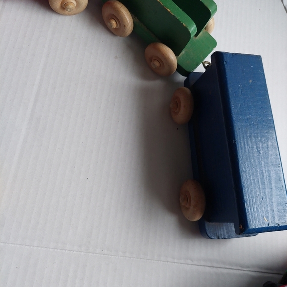 Wooden Toy Playset Minimalist Train Engine Primary Colors - Picture 4 of 5